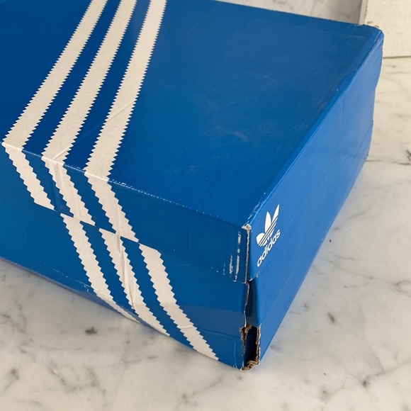 Adidas Valentine’s Day Sambae Sambas - Picture 6 of 6